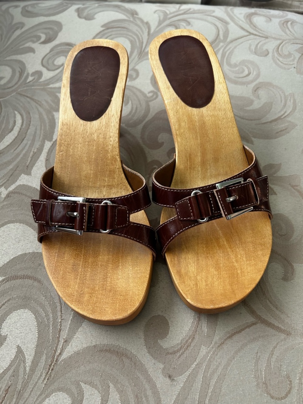Vintage Y2K MIA Women’s 9 Brown Leather Silver Buckle Wooden Sandals Heels